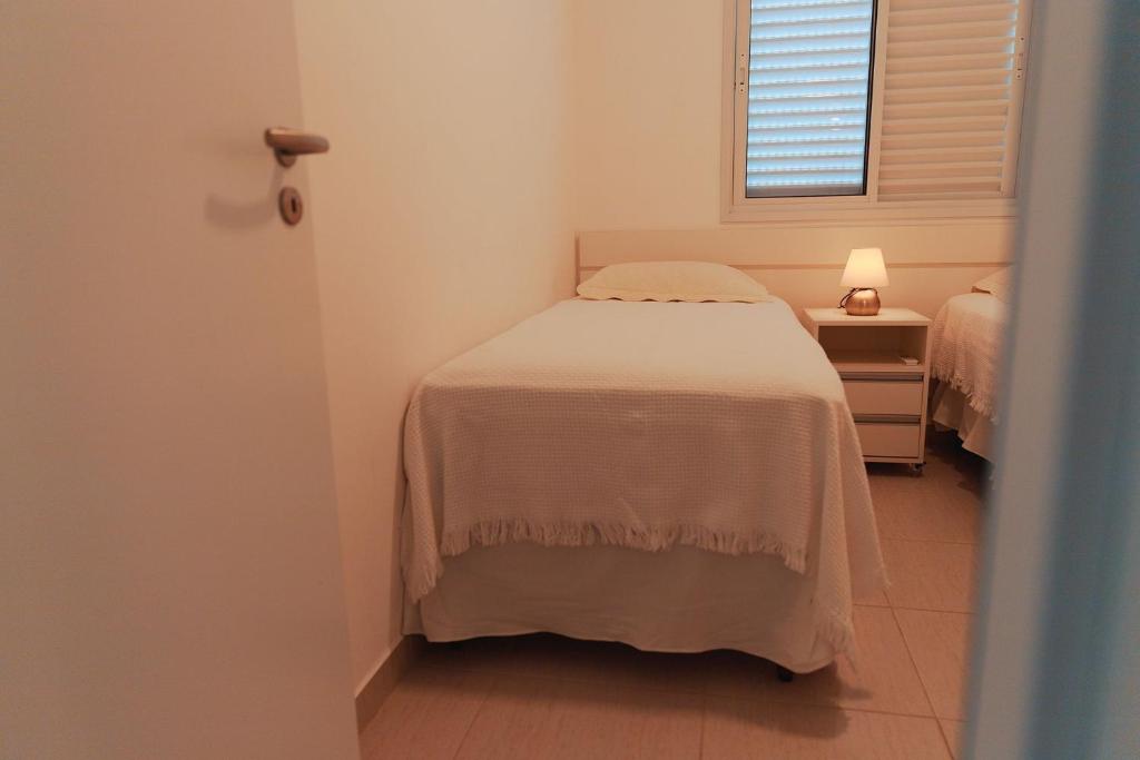  Apartamento novo com ar condicionado a 250 metros do mar!