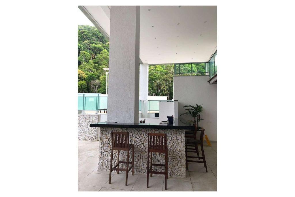  Apartamento novo com ar condicionado a 250 metros do mar!