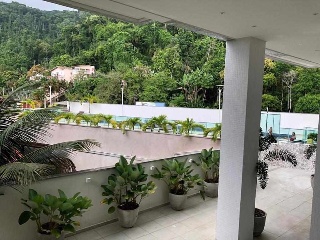  Apartamento novo com ar condicionado a 250 metros do mar!