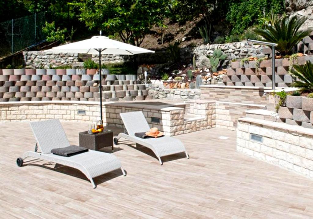 Patio nebo venkovní prostory v ubytování Loft Diva Lake view by Gardadomusmea