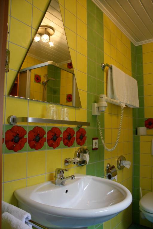Koupelna v ubytování Hotel Garni Elegant