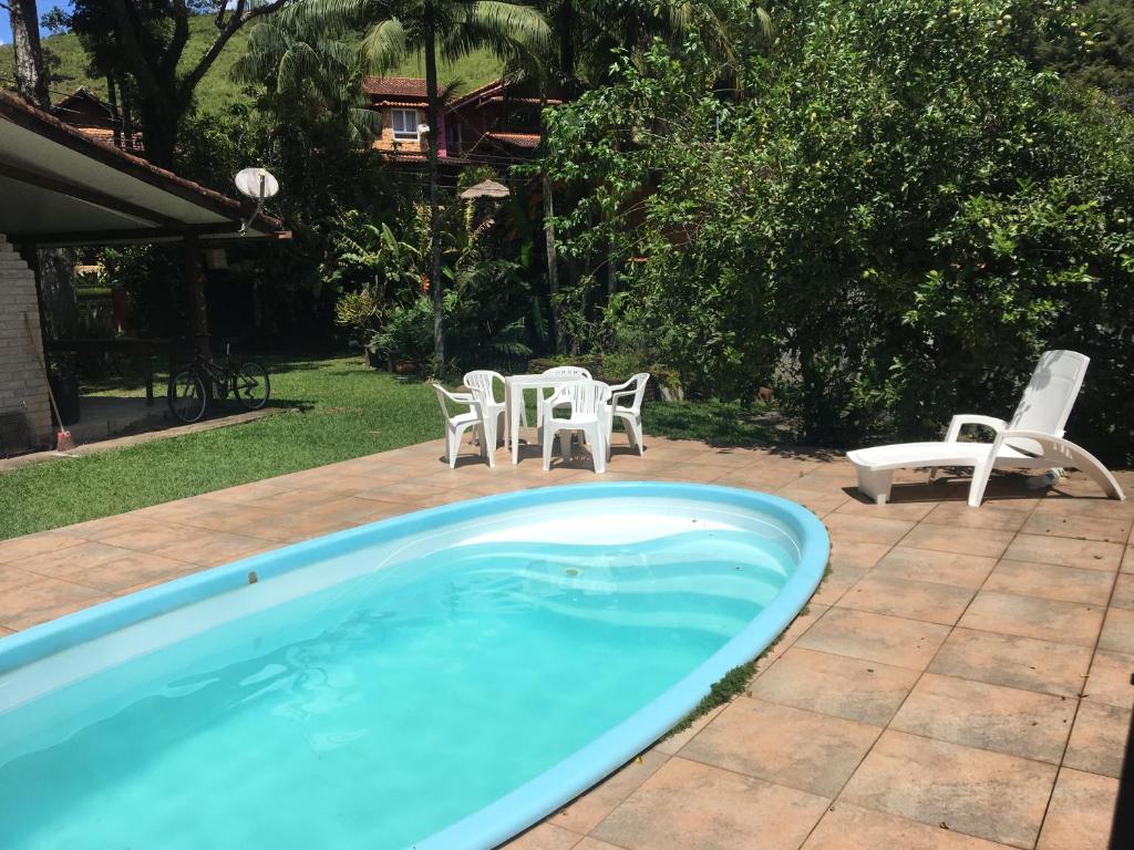  Casa bonita na serra com piscina lareira e hidro na rua principal