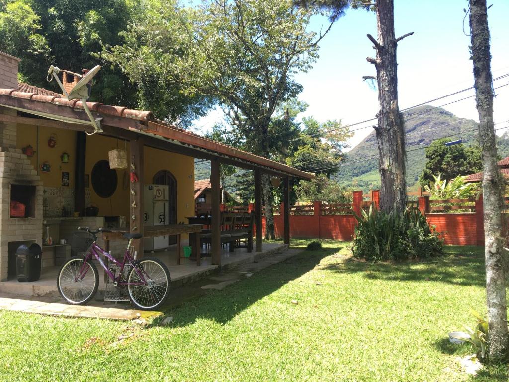  Casa bonita na serra com piscina lareira e hidro na rua principal