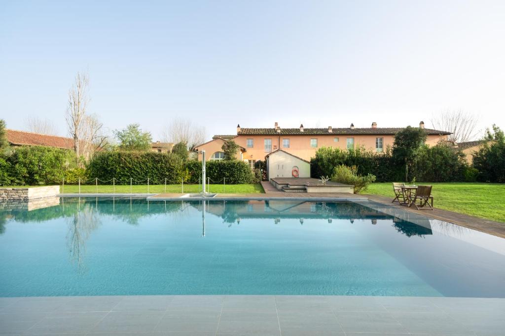 Bazén v ubytovaní B&B Borgo di Pratavecchie alebo v jeho blízkosti