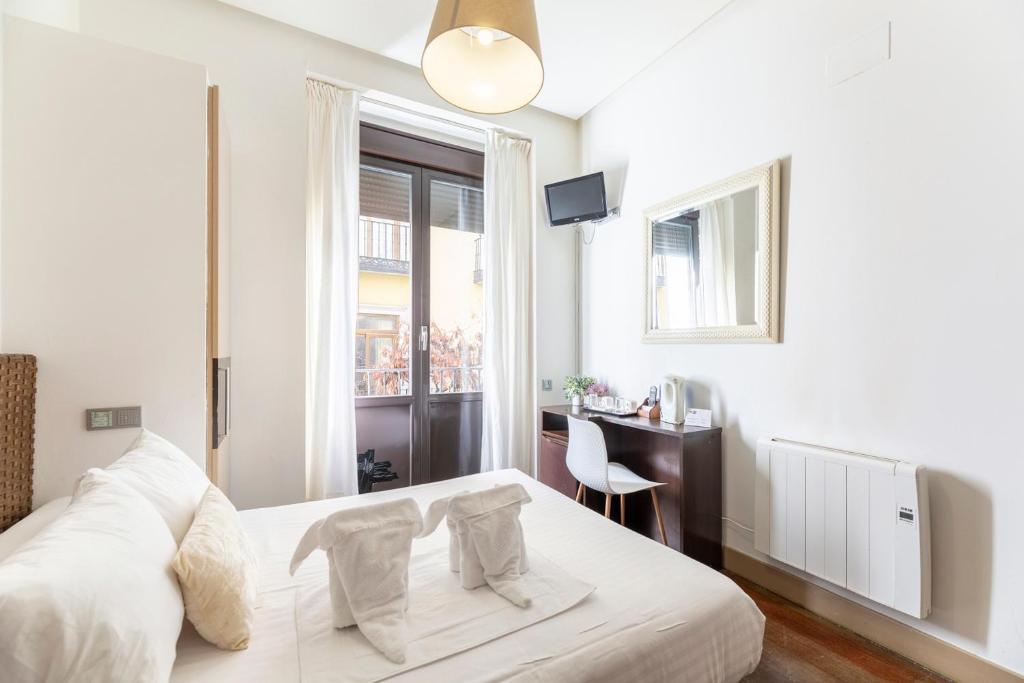 Madrid House Rooms - Double Room With Balcony