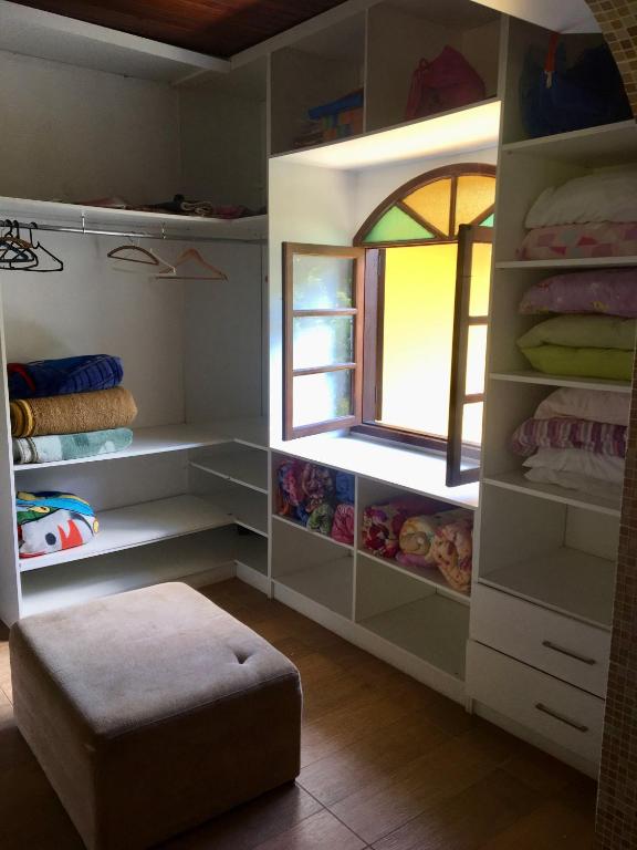  Casa bonita na serra com piscina lareira e hidro na rua principal
