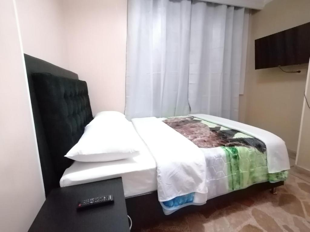 Postel nebo postele na pokoji v ubytování HOTEL GOLDEN SUITE