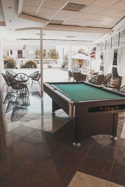 Biliár nebo kulečník v ubytování Hotel Orion