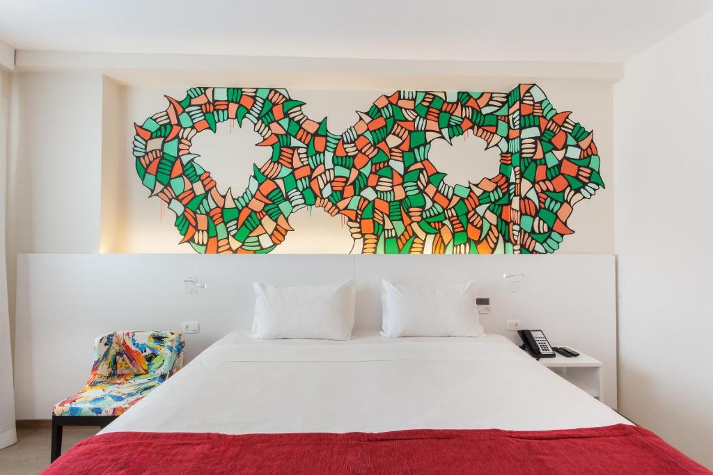 Cama ou camas em um quarto em eSuites Virgínia Luxemburgo