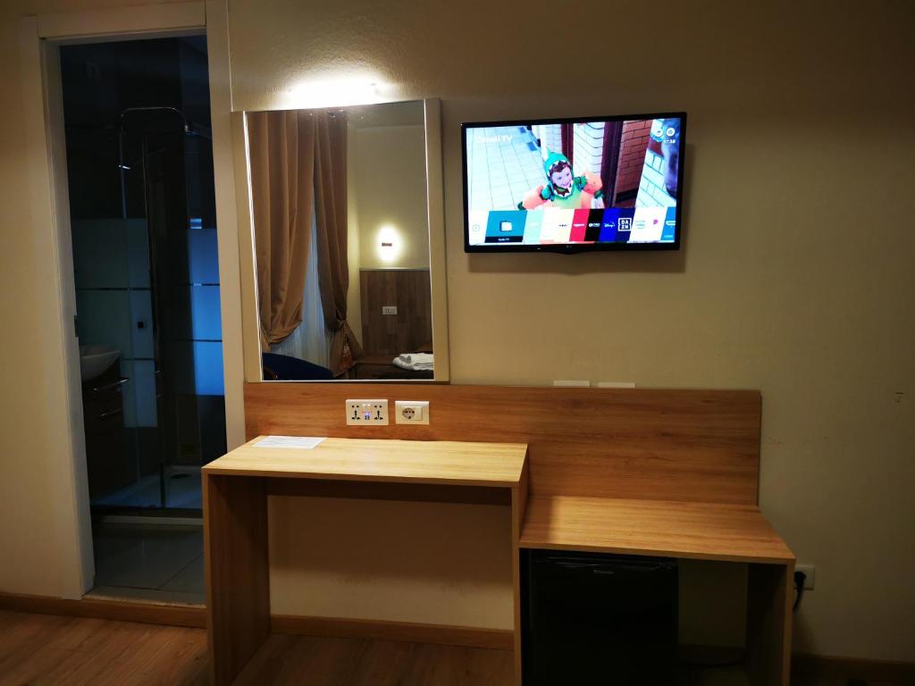TV a/nebo společenská místnost v ubytování New Alexander Hotel