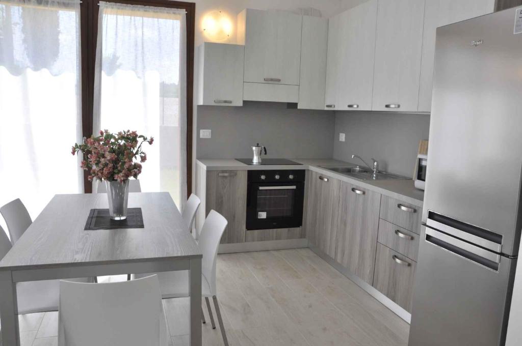 A kitchen or kitchenette at Apartment in Lazise - Gardasee 38604