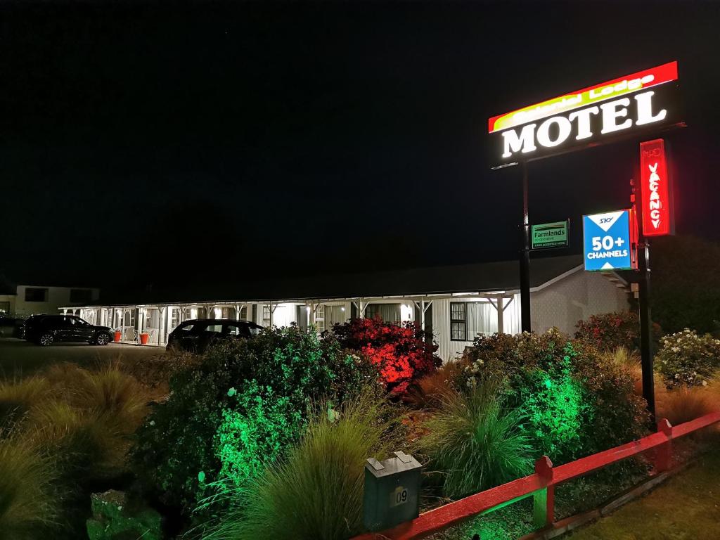 Colonial Lodge Motel - Resim 11