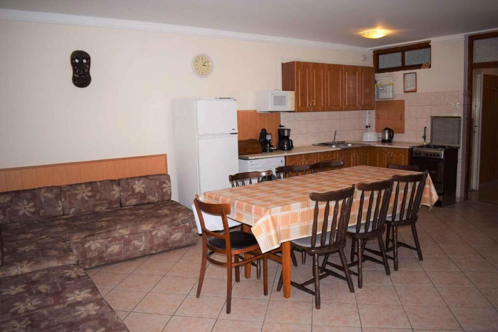 Kuchyň nebo kuchyňský kout v ubytování Holiday home in Siofok - Balaton 40757