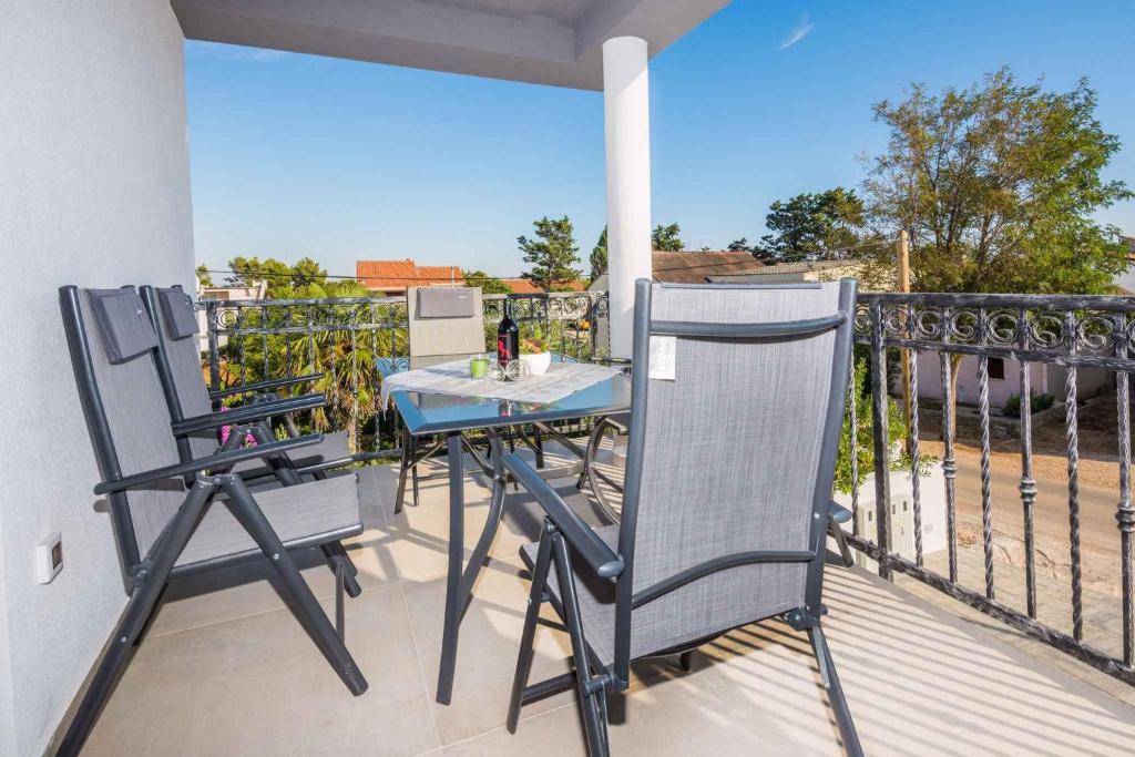Fotografie z fotogalerie ubytování Apartments in Vir - Insel Vir 41247 v destinaci Vir