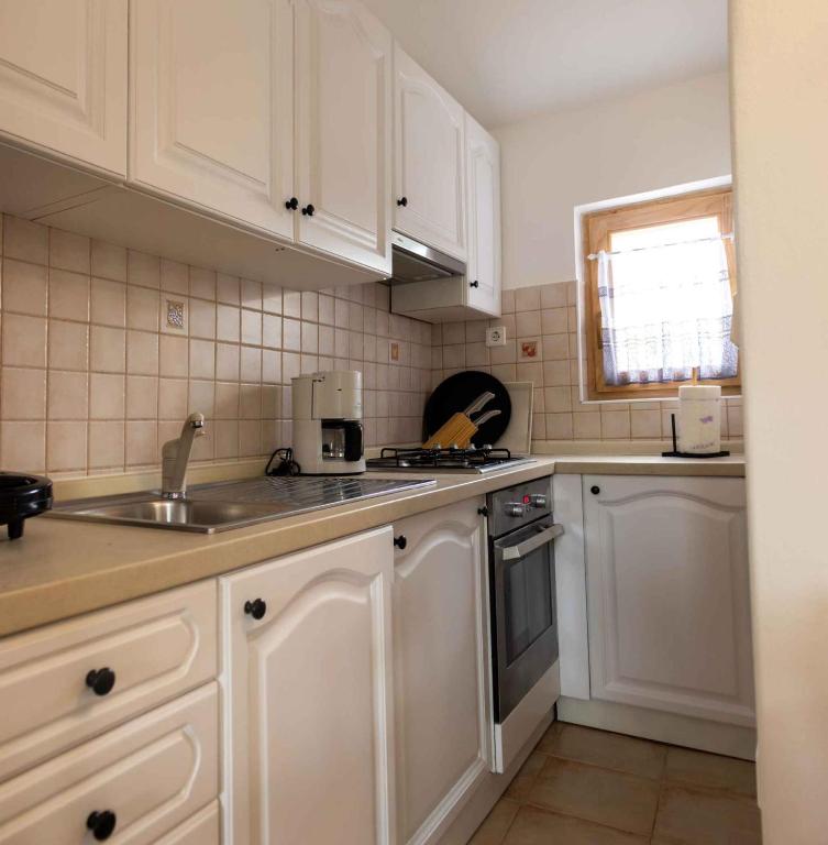 Kuchyňa alebo kuchynka v ubytovaní Apartments in Zadar - Zadar Riviera 40411
