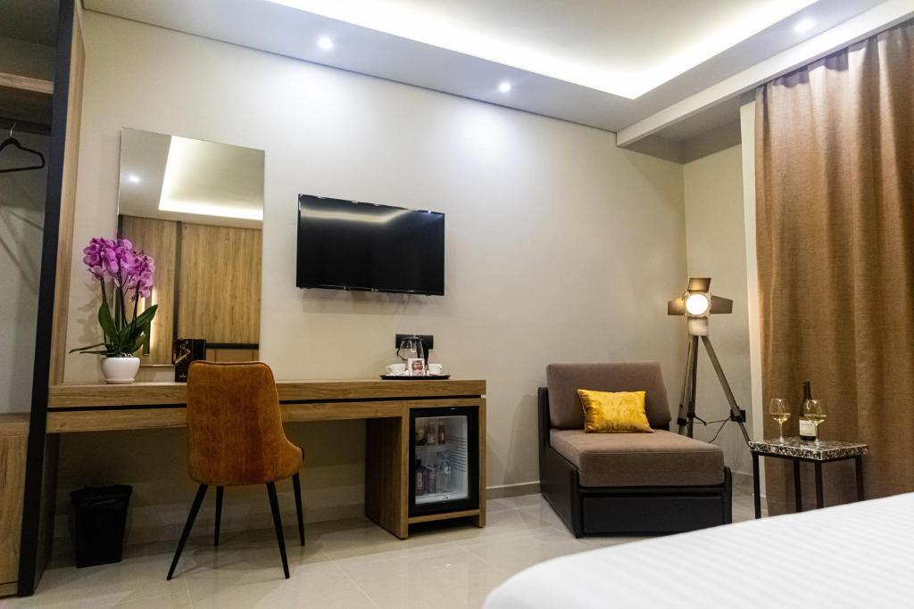 Uma televisão e/ou sistema de entretenimento em Kraal Hotel Vlore