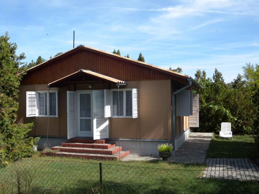 Holiday home in Balatonfenyves 38374 8646 Balatonfenyves, Kálmán Imre utca kép - 1