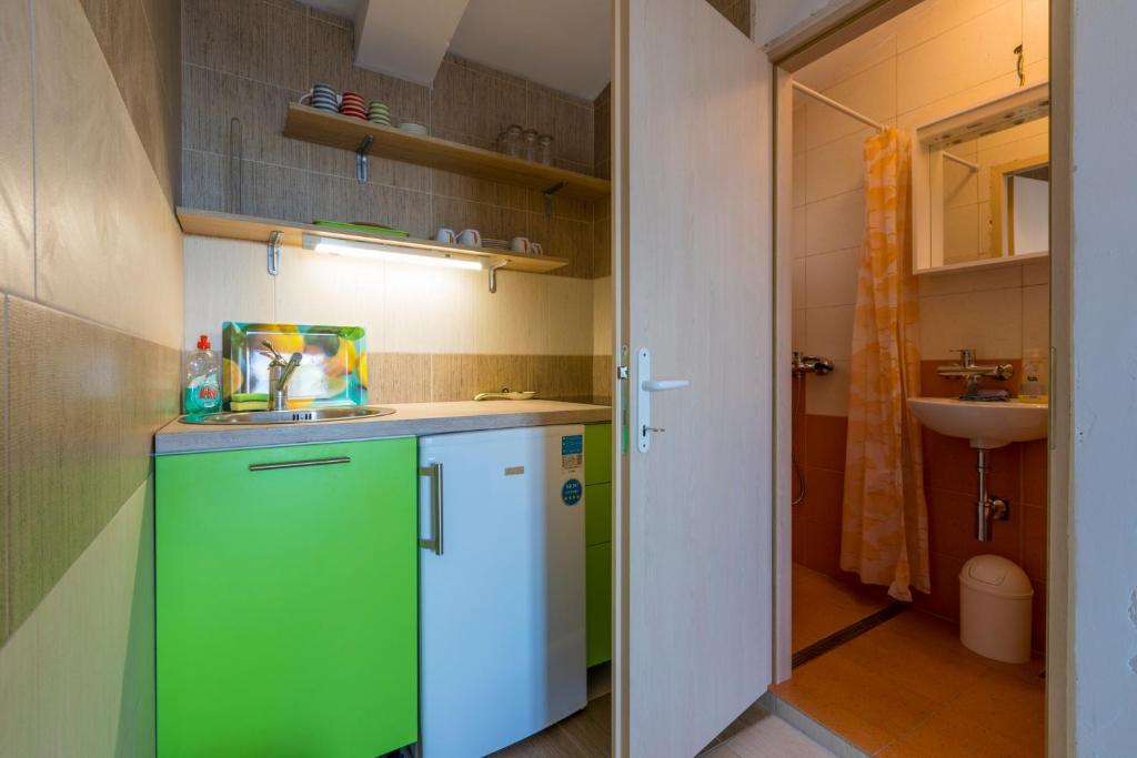 Kuchyň nebo kuchyňský kout v ubytování Apartments in Crikvenica 41207