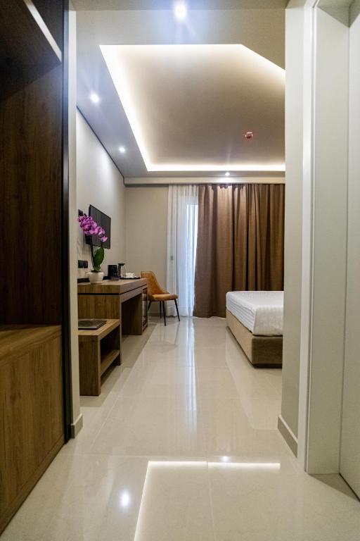 Uma cama ou camas num quarto em Kraal Hotel Vlore