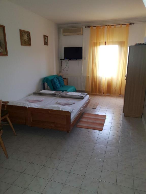 Posteľ alebo postele v izbe v ubytovaní Apartments in Dramalj 41212