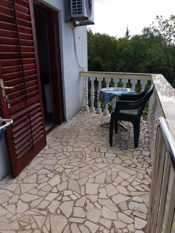 Balkón alebo terasa v ubytovaní Apartments in Dramalj 41212