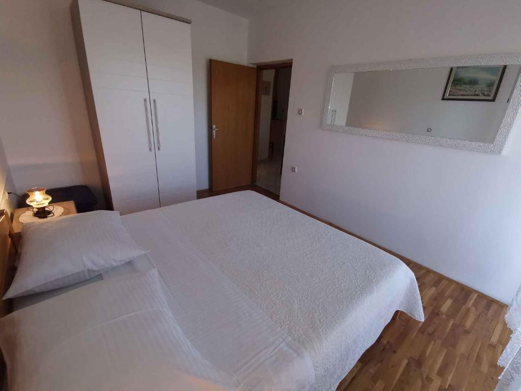 Posteľ alebo postele v izbe v ubytovaní Apartment in Crikvenica 40977