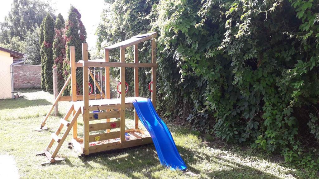 Detský kútik v ubytovaní Holiday home in Balatonmariafürdo 40806