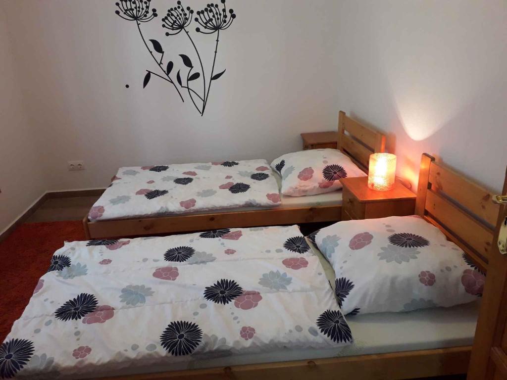 Posteľ alebo postele v izbe v ubytovaní Holiday home in Balatonmariafürdo 40806