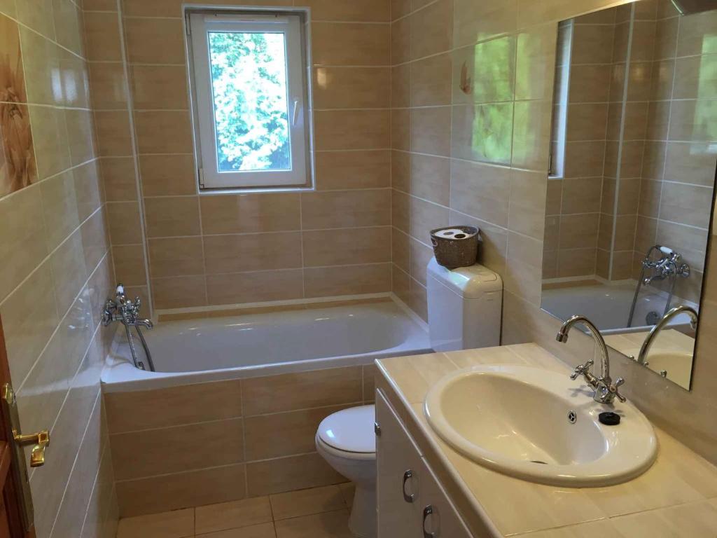 Kúpeľňa v ubytovaní Holiday home in Balatonmariafürdo 40806