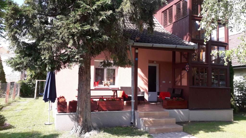 Budova, v ktorej sa dovolenkový dom nachádza