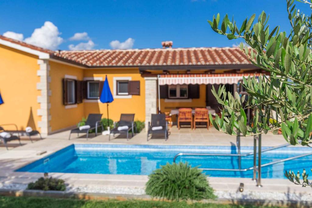 Zdjęcie z galerii obiektu Holiday home in Vizinada/Istrien 40326 w mieście Vižinada