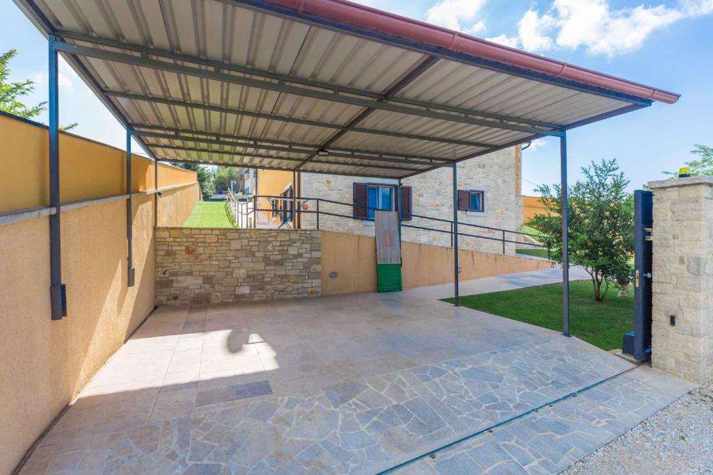 Zdjęcie z galerii obiektu Holiday home in Vizinada/Istrien 40326 w mieście Vižinada