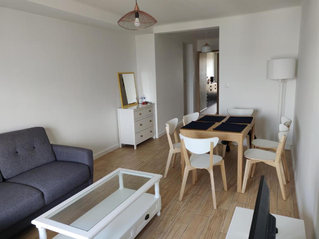 Photo de la galerie de l'établissement 3 pièces près des plages de Juan avec parking, à Juan-les-Pins