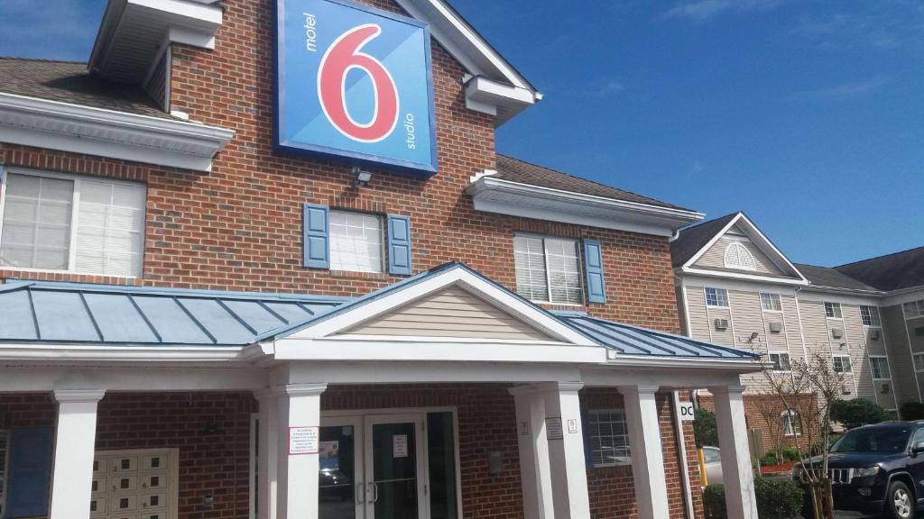 a house with a sign on the front of it at Motel 6 Myrtle Beach in Myrtle Beach