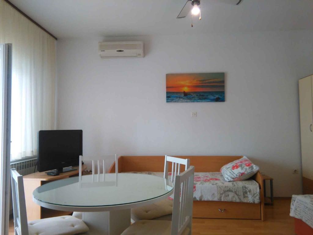 TV a/nebo společenská místnost v ubytování Apartments in Zadar/Zadar Riviera 7794