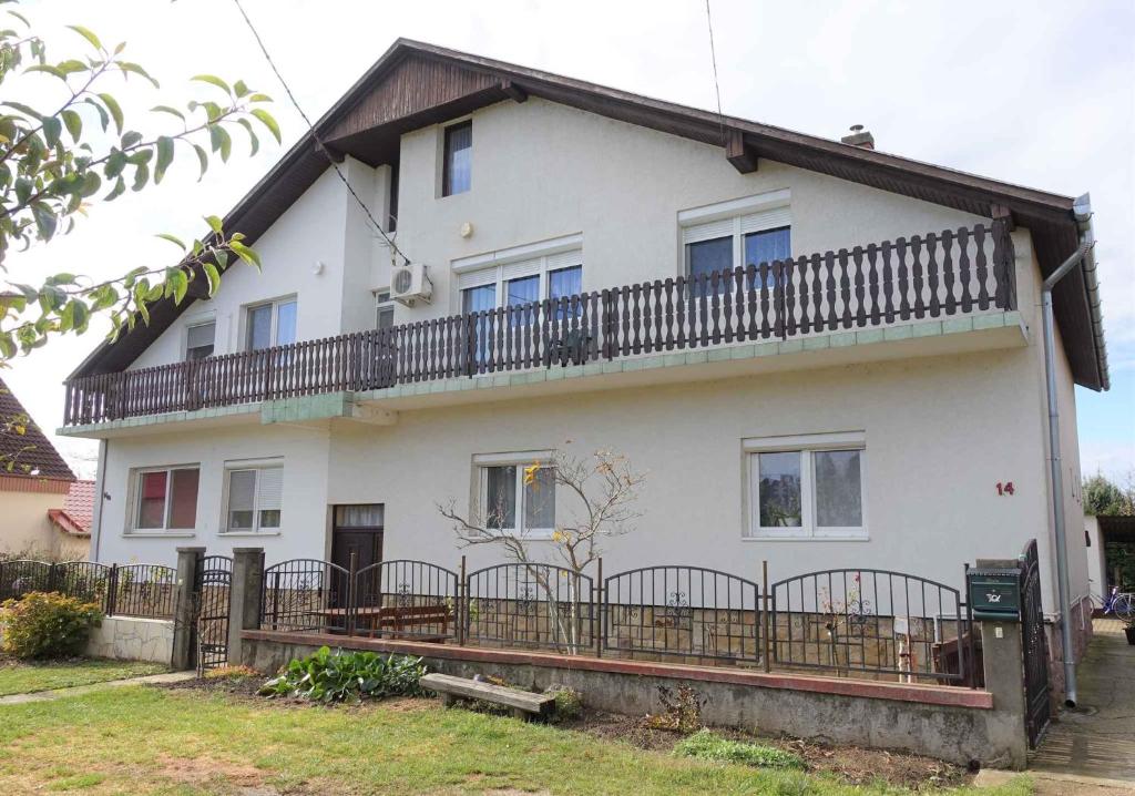 Zdjęcie z galerii obiektu Apartment in Keszthely/Balaton 19004 w mieście Keszthely