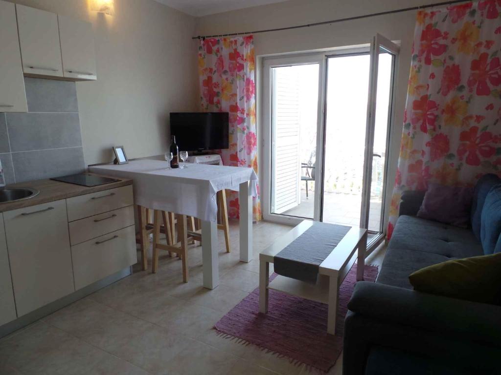 Kuchyň nebo kuchyňský kout v ubytování Apartments Karlobag/Velebit Riviera 34630