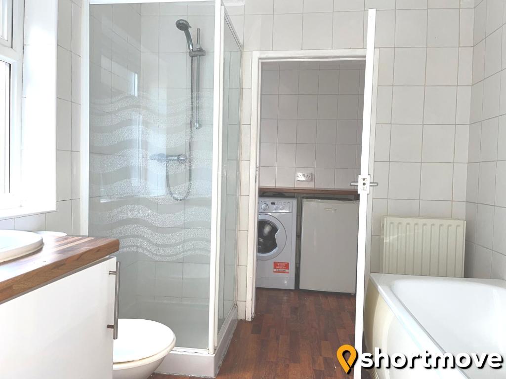 SHORTMOVE -Large Self Contained Apartment, Wifi, Smart TV