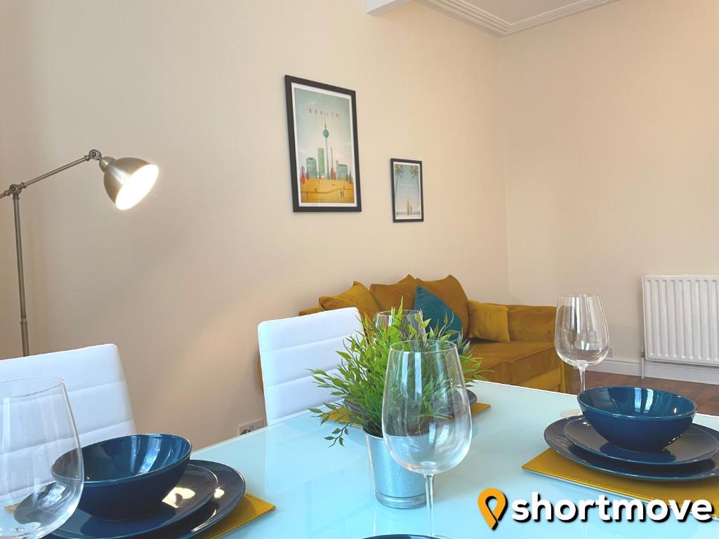 SHORTMOVE -Large Self Contained Apartment, Wifi, Smart TV
