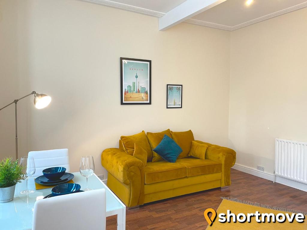 SHORTMOVE -Large Self Contained Apartment, Wifi, Smart TV
