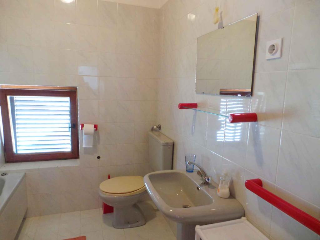 Koupelna v ubytování Apartments in Novi Vinodolski 38122