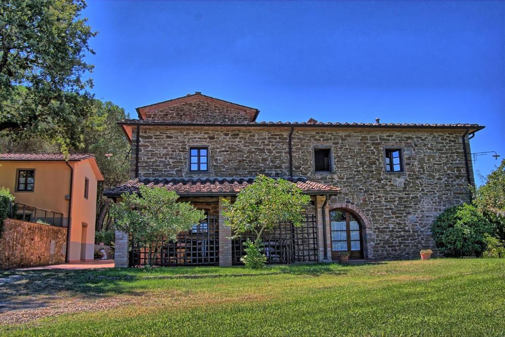 Casa de piedra grande con patio grande en Villa Il Prato, en San Pancrazio