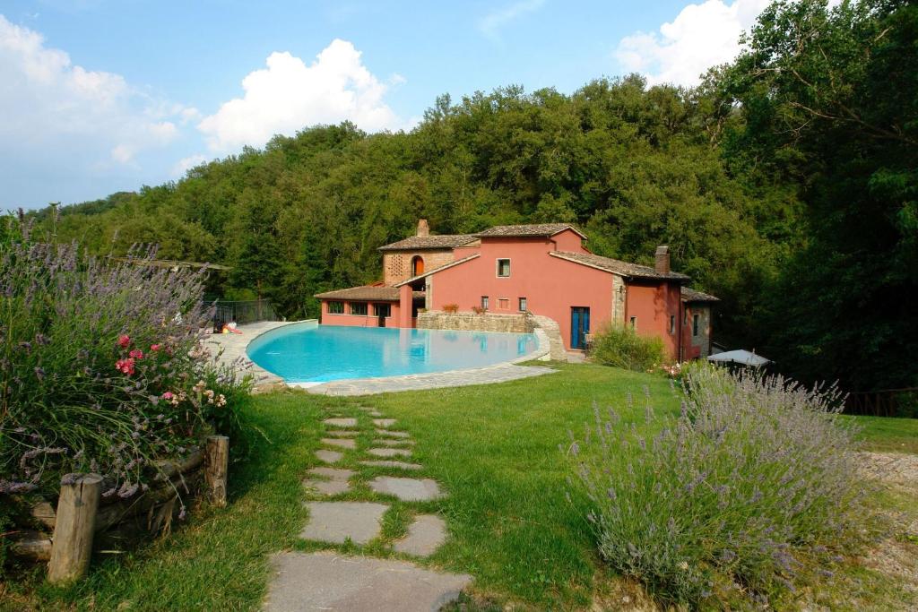 a house with a swimming pool in a yard at Mulino Di Rimaggio in Cavriglia