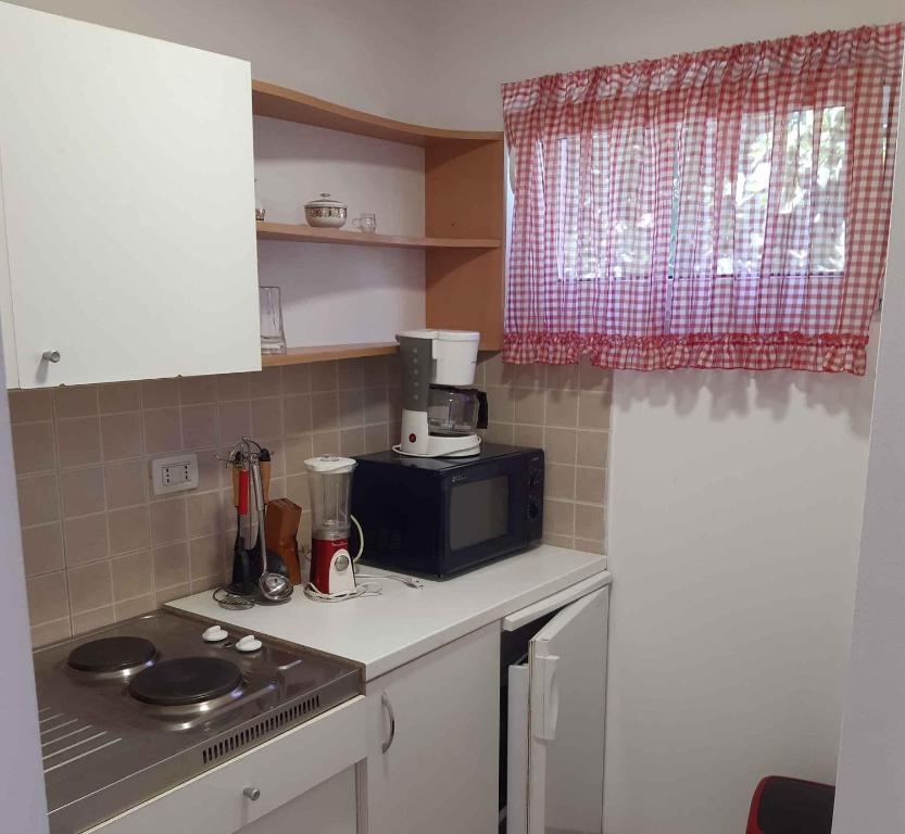 Kuchyň nebo kuchyňský kout v ubytování Apartments in Porec/Istrien 37747