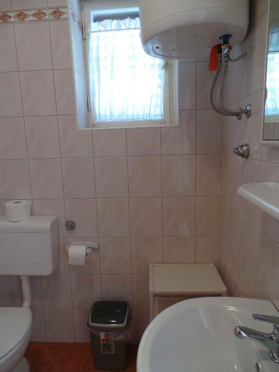 Koupelna v ubytování Apartments in Novi Vinodolski 38122