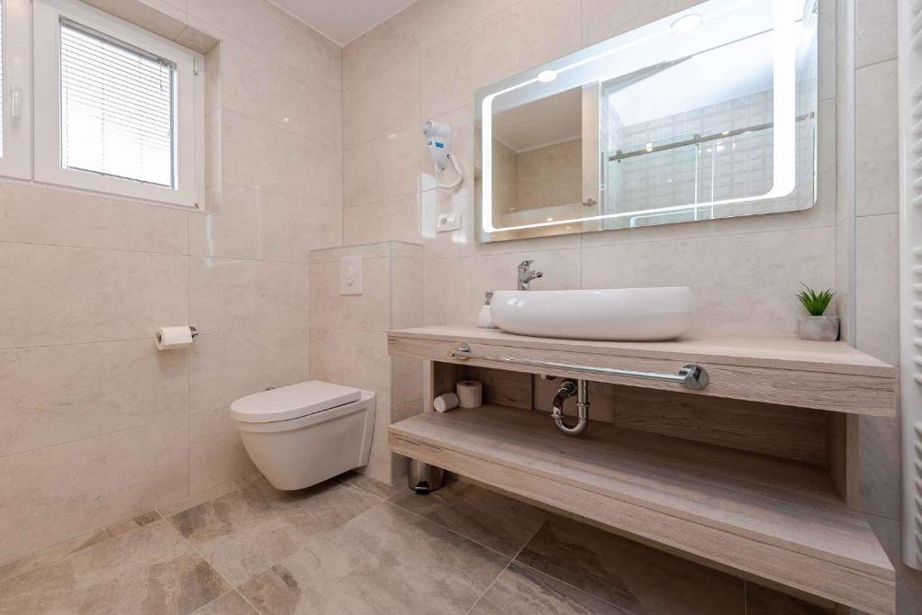 Kúpeľňa v ubytovaní Apartments in Sukosan/Zadar Riviera 7897