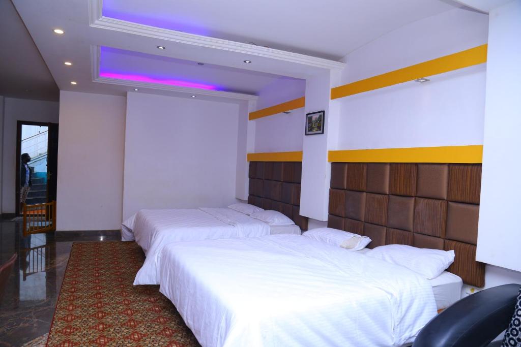 Postel nebo postele na pokoji v ubytování Celestial Resorts