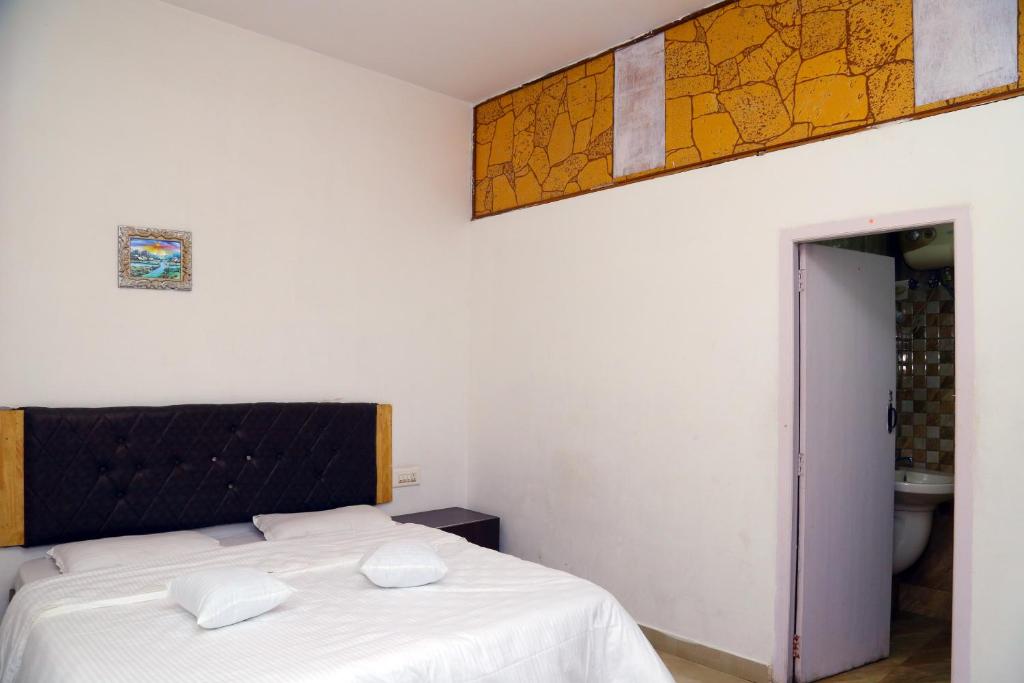 Postel nebo postele na pokoji v ubytování Celestial Resorts
