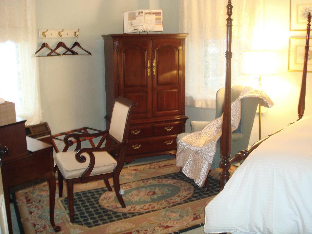 Bird-in-Hand Village Inn & Suites - Standaard Queen Room