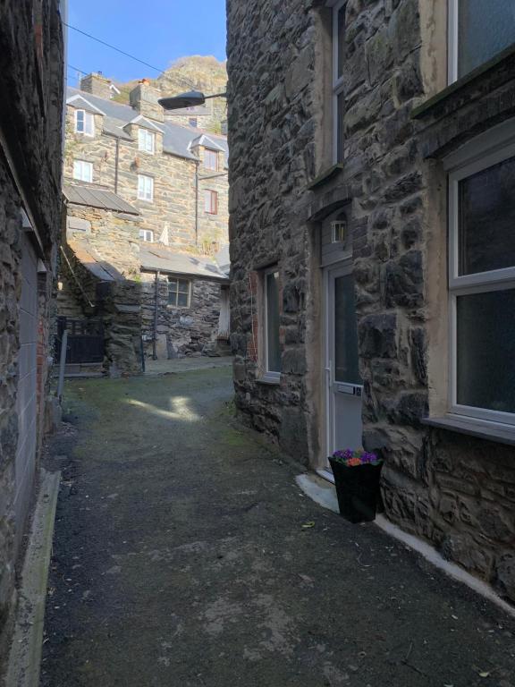 an alley between two stone buildings with a window at 6 Tai Isa, A Hidden Gem in Barmouth